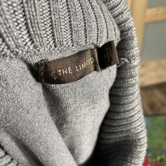 The LIMITED Gray Folded Neck Line Sweater Size Small - Picture 7 of 7